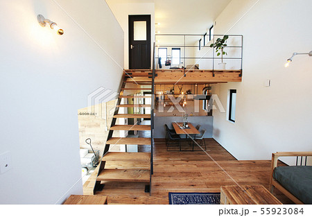 住宅　インテリア　階段 55923084