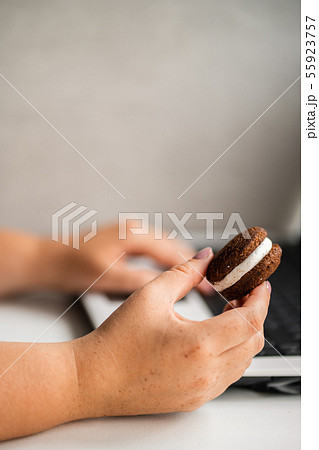 Lunch with sweet cookies at the workplace 55923757