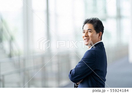 男性会社員　ミドルのビジネスマン　 55924184