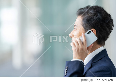 ビジネスイメージ 男性会社員 ミドルのビジネスマン ビジネスイメージ 男性会社員 ミドルのビジネスマン 55924326