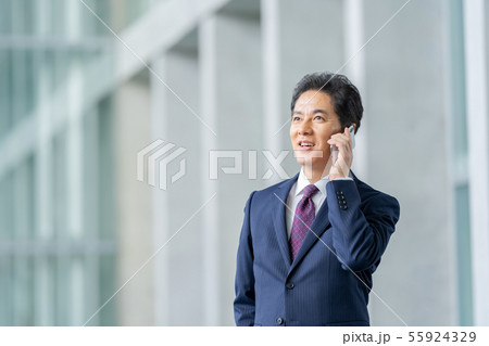 ビジネスイメージ 男性会社員 ミドルのビジネスマン ビジネスイメージ 男性会社員 ミドルのビジネスマン 55924329