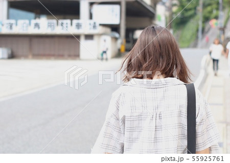 後ろ姿 後ろ姿 55925761