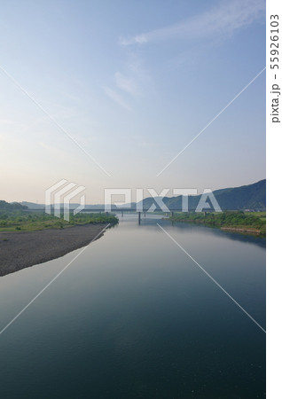 朝の四万十川 55926103