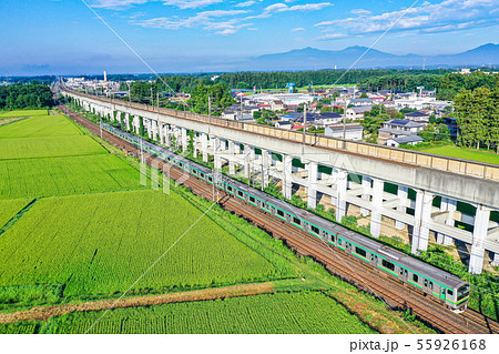 田園風景と東北本線、真夏の東北本線、8月の東北本線、早朝の東北本線、快晴、ドローン撮影、 田園風景と東北本線、真夏の東北本線、8月の東北本線、早朝の東北本線、快晴、ドローン撮影、 55926168