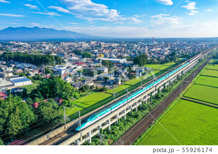 東北新幹線と夏の那須、8月の東北新幹線、真夏の東北新幹線、ドローン撮影、快晴の東北新幹線、 東北新幹線と夏の那須、8月の東北新幹線、真夏の東北新幹線、ドローン撮影、快晴の東北新幹線、 55926174