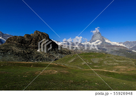 【スイス ゴルナーグラート鉄道】 ゴルナーグラート鉄道の車窓からマッターホルンを 55926948