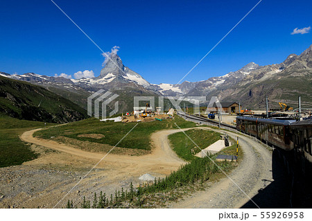 【スイス ゴルナーグラート鉄道】 ゴルナーグラート鉄道の車窓からマッターホルンを 55926958
