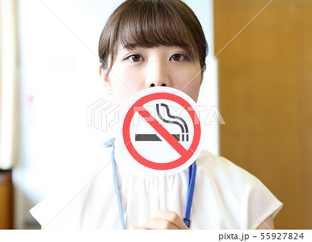 迷惑なタバコのイメージ 迷惑なタバコのイメージ 55927824