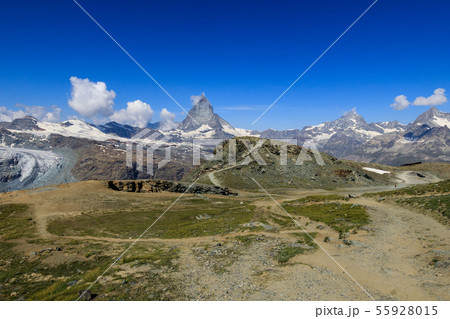 【スイス ゴルナーグラート鉄道】 ローテンボーデン駅までのハイキングコースとマッターホルン 55928015