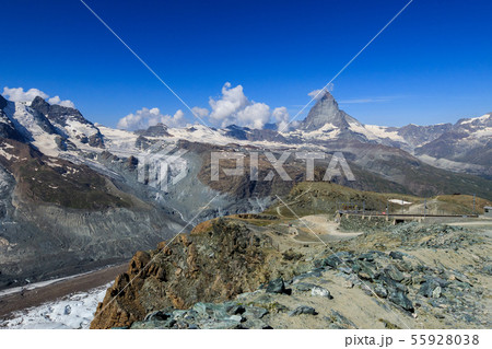 【スイス ゴルナーグラート鉄道】 ローテンボーデン駅までのハイキングコースとマッターホルン 55928038