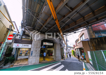 日本の東京都市景観　東急電鉄　下神明駅や新幹線などを望む 55928154