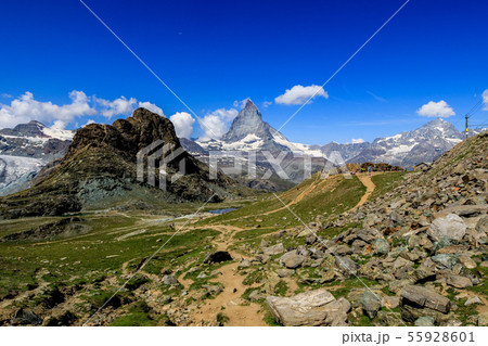 【スイス ゴルナーグラート鉄道】 ローテンボーデン駅までのハイキングコースとマッターホルン 55928601