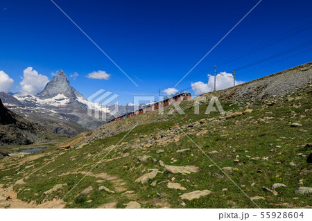 【スイス ゴルナーグラート鉄道】 ハイキングコースからゴルナーグラード鉄道とマッターホルン 【スイス ゴルナーグラート鉄道】 ハイキングコースからゴルナーグラード鉄道とマッターホルン 55928604