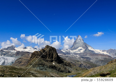 【スイス ゴルナーグラート鉄道】 ローテンボーデン駅までのハイキングコースとマッターホルン 55928609