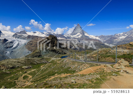 【スイス ゴルナーグラート鉄道】 ローテンボーデン駅までのハイキングコースとマッターホルン 55928613