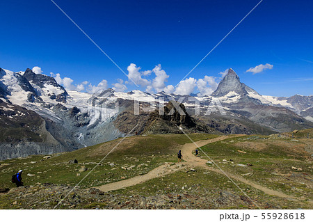 【スイス ゴルナーグラート鉄道】 ローテンボーデン駅までのハイキングコースとマッターホルン 55928618