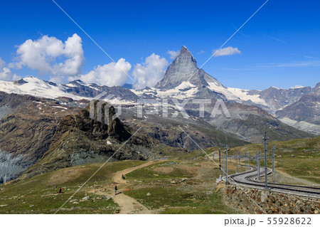 【スイス ゴルナーグラート鉄道】 ローテンボーデン駅までのハイキングコースとマッターホルン 55928622