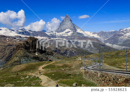 【スイス ゴルナーグラート鉄道】 ローテンボーデン駅までのハイキングコースとマッターホルン 55928623