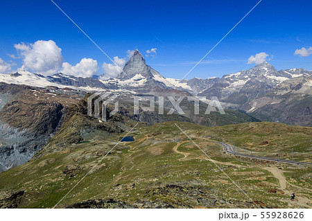 【スイス ゴルナーグラート鉄道】 ローテンボーデン駅までのハイキングコースとマッターホルン 55928626