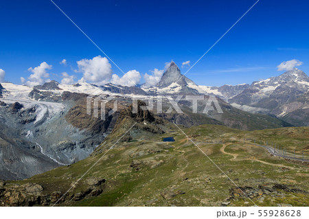 【スイス ゴルナーグラート鉄道】 ローテンボーデン駅までのハイキングコースとマッターホルン 55928628