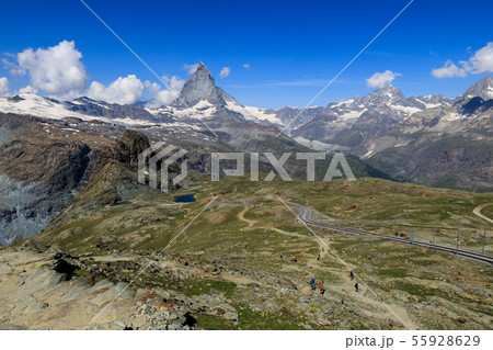 【スイス ゴルナーグラート鉄道】 ローテンボーデン駅までのハイキングコースとマッターホルン 55928629
