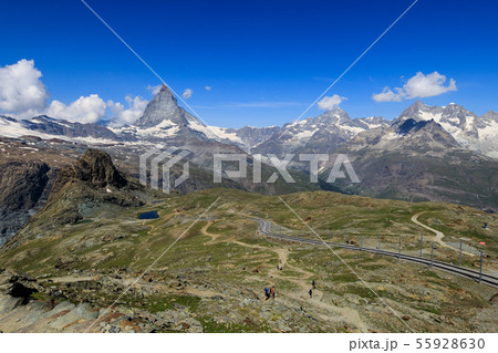 【スイス ゴルナーグラート鉄道】 ローテンボーデン駅までのハイキングコースとマッターホルン 55928630