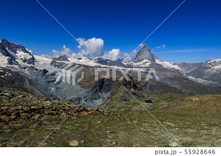 【スイス ゴルナーグラート鉄道】 ローテンボーデン駅までのハイキングコースとマッターホルン 55928646