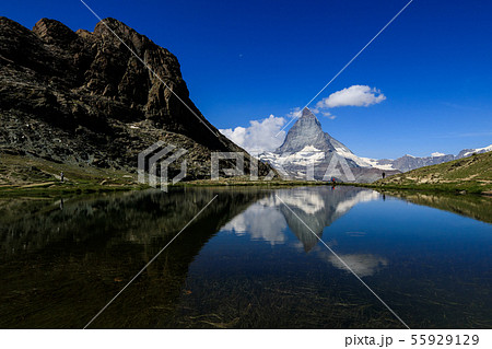 【スイス ゴルナーグラート鉄道】 逆さマッターホルンとリッフェル湖の絶景 【スイス ゴルナーグラート鉄道】 逆さマッターホルンとリッフェル湖の絶景 55929129