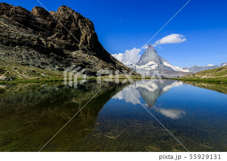 【スイス ゴルナーグラート鉄道】 逆さマッターホルンとリッフェル湖の絶景 55929131