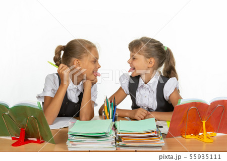 Classmates show each other language 55935111