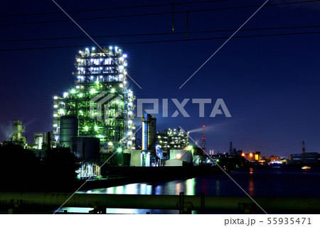 神奈川県川崎市 京浜工業地帯の工場夜景 神奈川県川崎市 京浜工業地帯の工場夜景 55935471