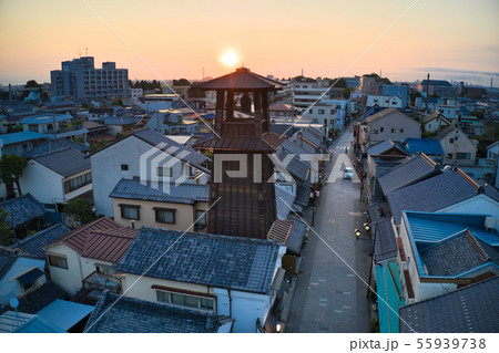 小江戸川越 朝日に染まる時の鐘 埼玉県川越市 (ドローンによる空撮) 小江戸川越 朝日に染まる時の鐘 埼玉県川越市 (ドローンによる空撮) 55939738