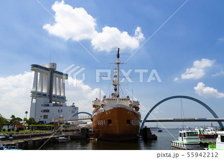 青空と南極観測船とポートビル 55942212