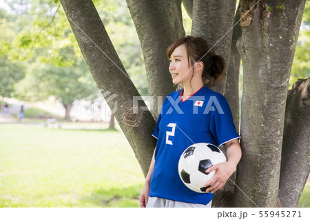 サッカーファンの女性 サッカーファンの女性 55945271