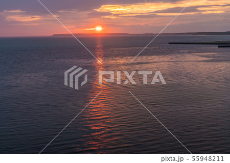 サロマ湖の夕日 55948211