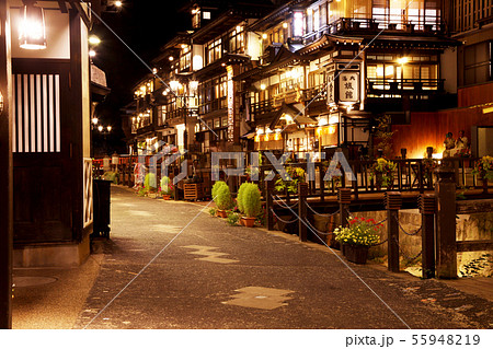 夏の夜の銀山温泉 55948219