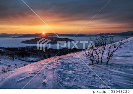 北海道 美幌町 冬の美幌峠の朝日の写真素材 5594