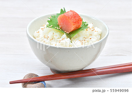 辛子明太子と白米ご飯 ご飯のお供 めんたいこ 明太子 魚卵 和食 の写真素材 辛子明太子と白米ご飯 ご飯のお供 めんたいこ 明太子 魚卵 和食 の写真素材