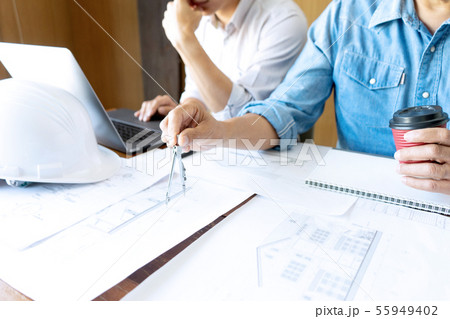 Group of engineering or architect discussing 55949402
