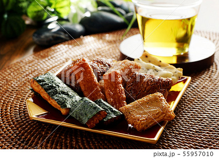 あられと冷たい緑茶 あられと冷たい緑茶 55957010