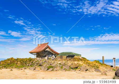 石垣に囲まれた蔵王熊野岳頂上蔵王山神社 石垣に囲まれた蔵王熊野岳頂上蔵王山神社 55963499