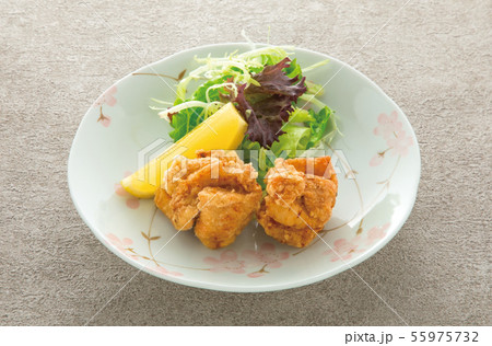 鶏の唐揚げ 鶏の唐揚げ 55975732