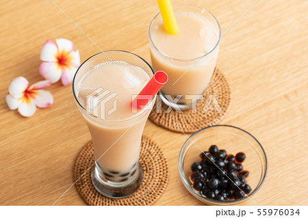 タピオカミルクティー　ブラックタピオカ　飲み物 55976034