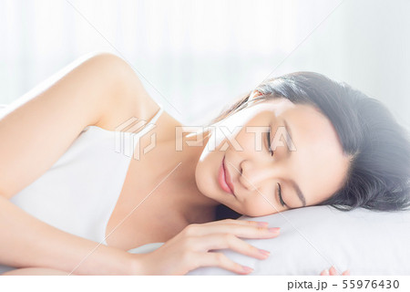 女性　ライフスタイル　睡眠 55976430
