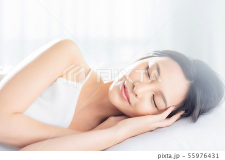 女性　ライフスタイル　睡眠 55976431