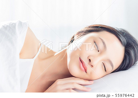 女性 ライフスタイル 睡眠 女性 ライフスタイル 睡眠 55976442