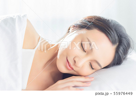 女性　ライフスタイル　睡眠 55976449