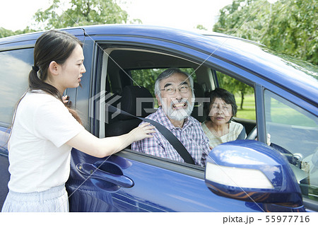 高齢者　運転　免許返納 55977716