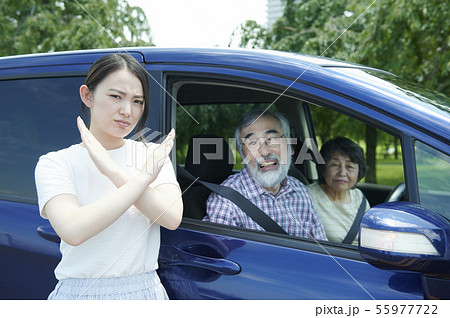 高齢者ドライバー　危険運転　 55977722