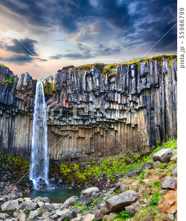 Amazing view of Svartifoss waterfall with basalt 55986799